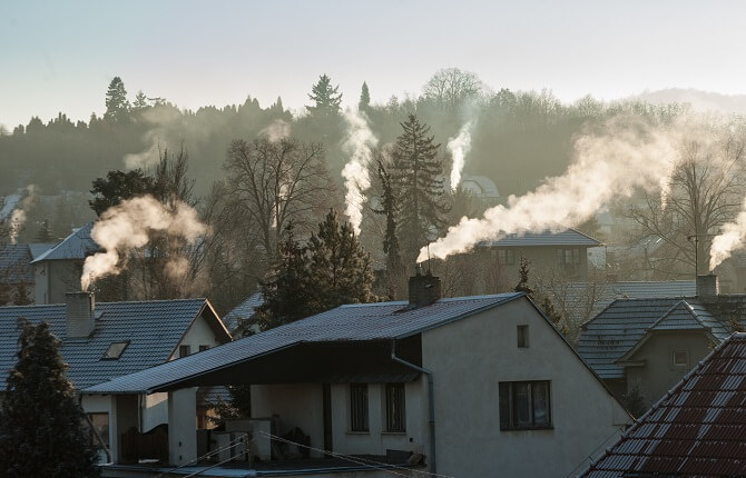 kouř ze zastaralých kotlů na tuhá paliva